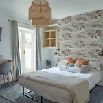 Upper Rock Rooms