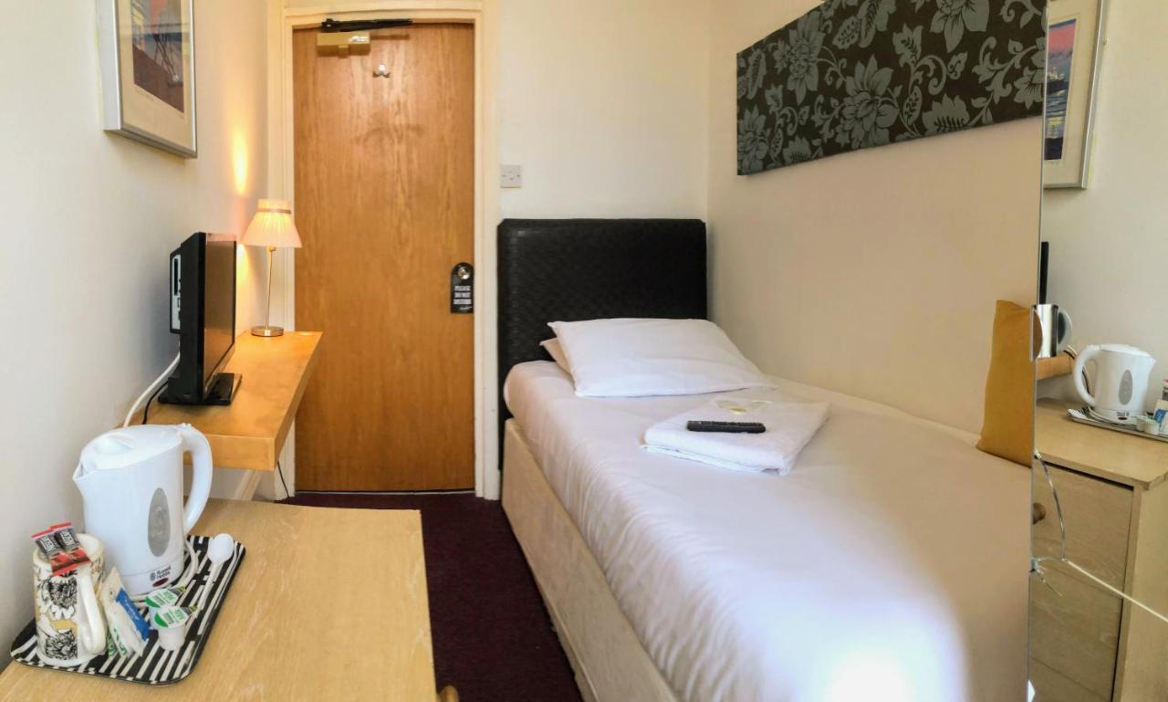 Upper Rock Hotel *